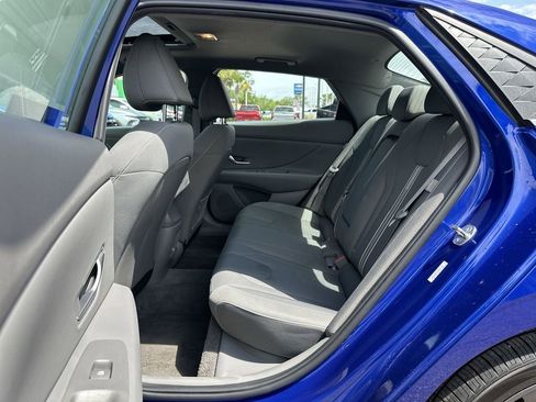 Used 2025 Hyundai Elantra SEL FWD image 28