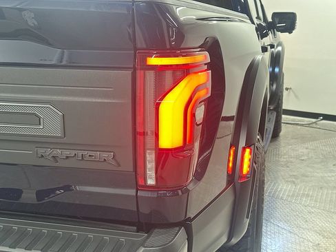Used 2025 Ford F150 Raptor AWD/4WD image 33
