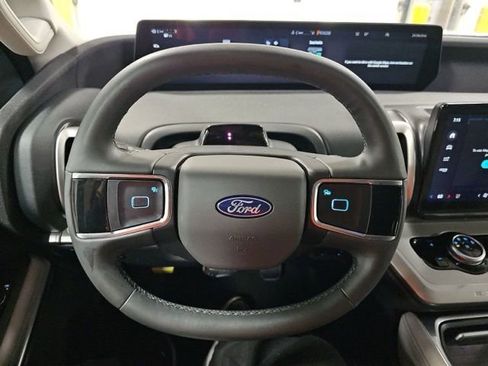 Used 2025 Ford Expedition Active AWD/4WD image 13
