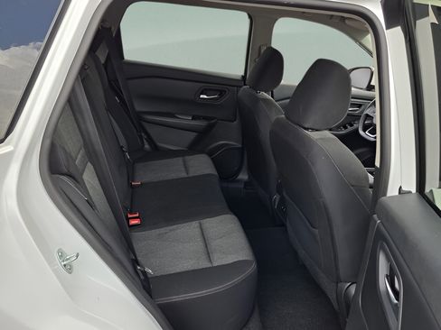 Used 2024 Nissan Rogue SV AWD/4WD image 14