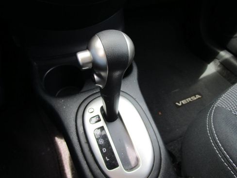 Used 2016 Nissan Versa FWD image 13