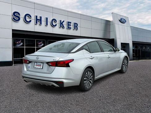 Used 2023 Nissan Altima 2.5 SV FWD image 2