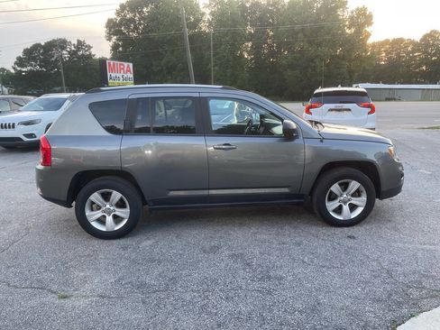 Used 2013 Jeep Compass Latitude AWD/4WD image 7
