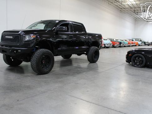 Used 2014 Toyota Tundra SR5 w/ TRD Off Road Package image 4