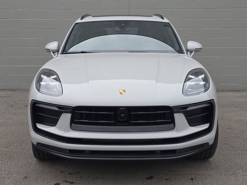 Certified 2025 Porsche Macan image 6