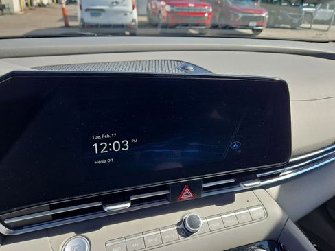 Used 2025 Hyundai Elantra SEL image 30