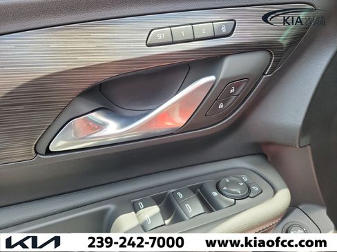 Used 2023 GMC Terrain SLT w/ Infotainment Package II FWD image 23