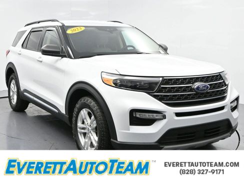Used 2023 Ford Explorer XLT w/ Equipment Group 202A AWD/4WD image 1