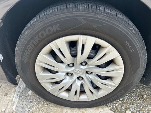 Used 2012 Toyota Camry LE FWD image 10