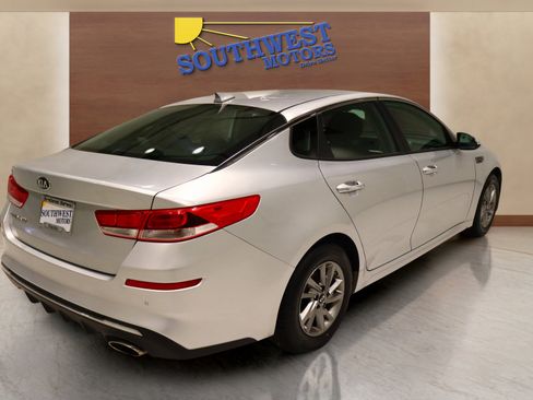 Used 2019 Kia Optima LX image 4