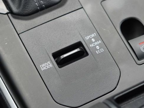 Certified 2025 Toyota Highlander XLE image 38