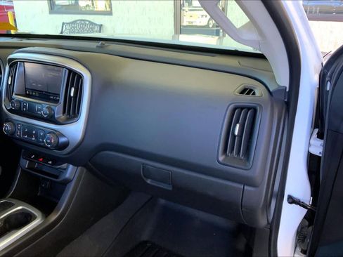 Used 2022 Chevrolet Colorado LT w/ Chrome Appearance Package image 17