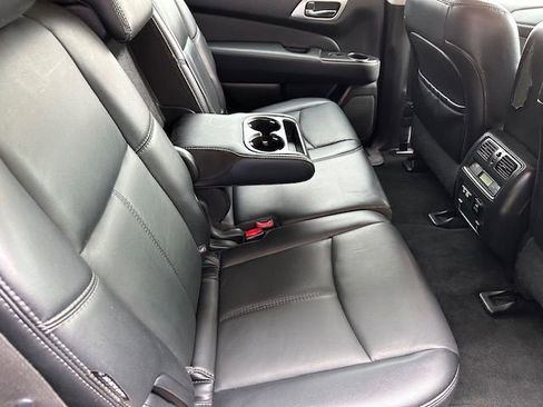 Used 2020 Nissan Pathfinder SL image 17