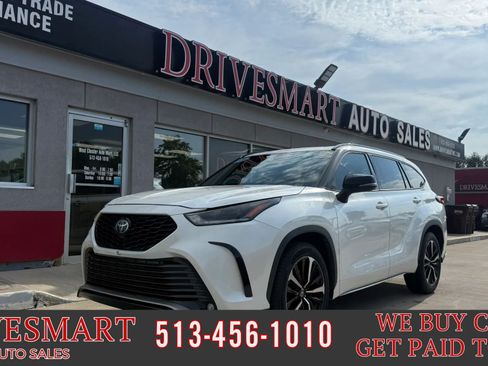 Used 2021 Toyota Highlander XSE FWD image 1