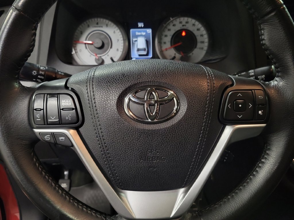 Used 2015 Toyota Sienna SE FWD image 23