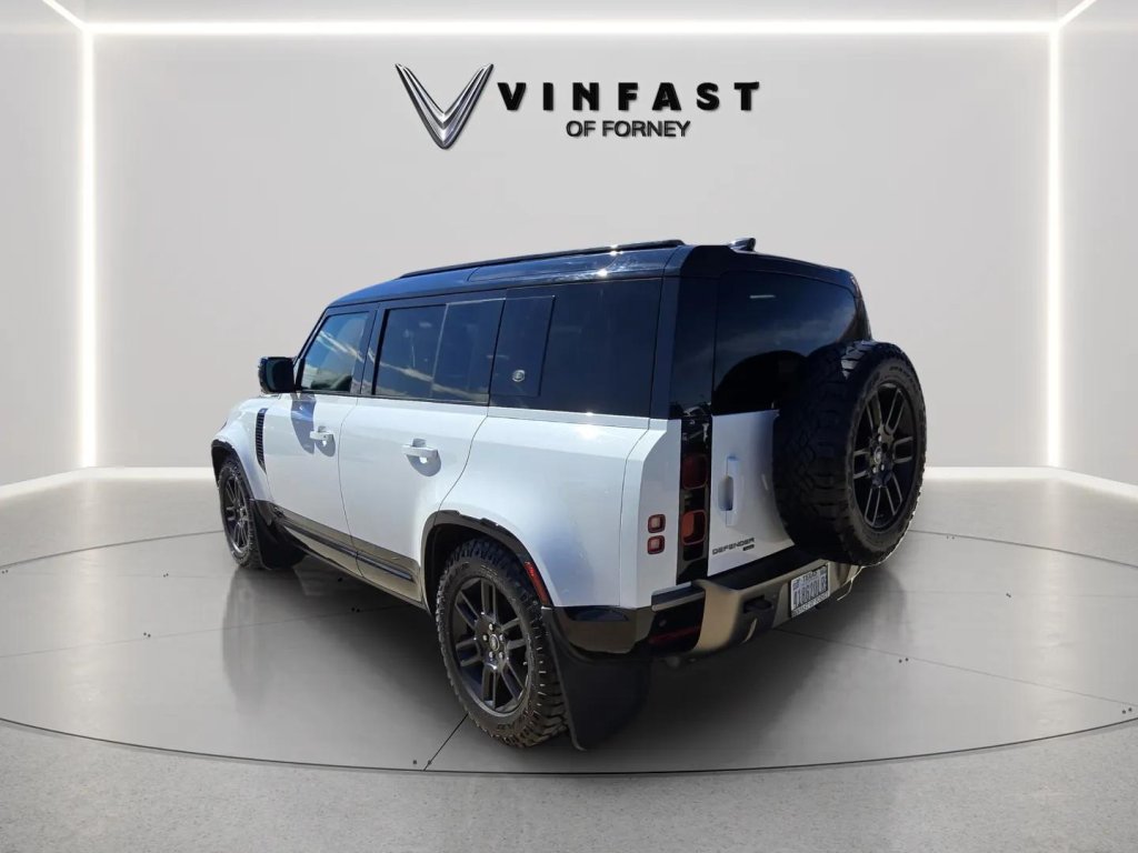 Used 2021 Land Rover Defender 110 X-Dynamic SE AWD/4WD image 3