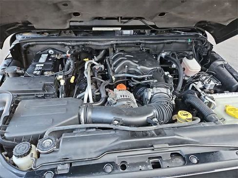 Used 2012 Jeep Wrangler Unlimited Sahara image 15