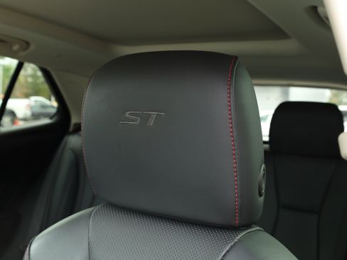 Used 2023 Buick Envision Essence w/ Sport Touring Package image 22