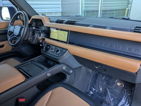 Certified 2024 Land Rover Defender 110 X-Dynamic SE image 31