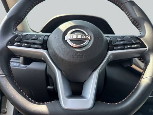 Used 2025 Nissan Altima 2.5 SR FWD image 11