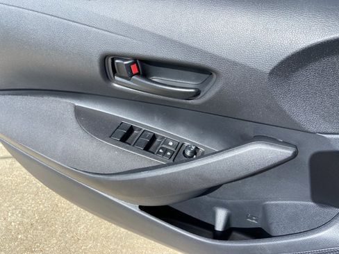 Used 2025 Toyota Corolla LE image 42