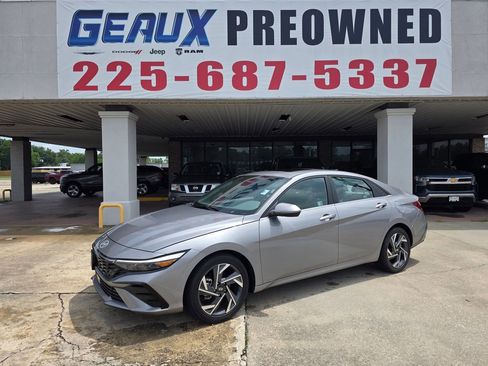 Used 2025 Hyundai Elantra SEL FWD image 1