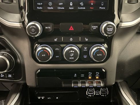Used 2019 RAM 1500 Big Horn AWD/4WD image 12