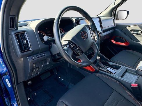 Used 2025 Nissan Frontier PRO-4X AWD/4WD image 9