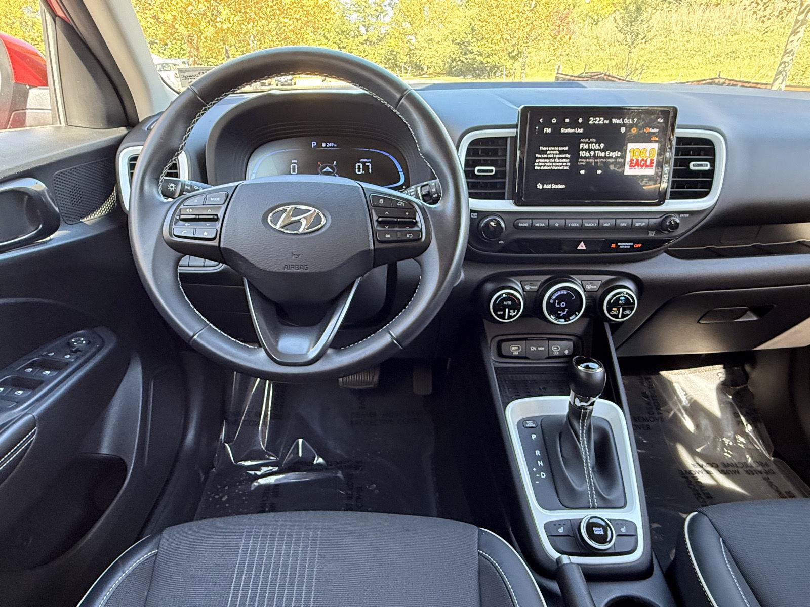 Used 2024 Hyundai Venue Limited FWD image 20