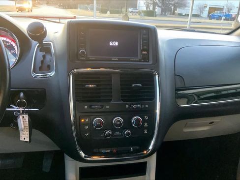 Used 2020 Dodge Grand Caravan SXT image 7