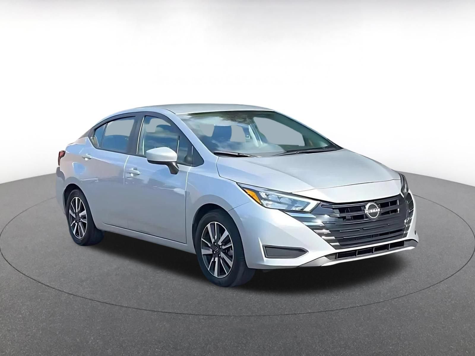 Used 2025 Nissan Versa SV FWD image 2