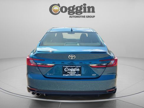 Used 2025 Toyota Camry SE image 4