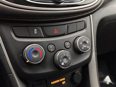 Used 2018 Chevrolet Trax LS image 14