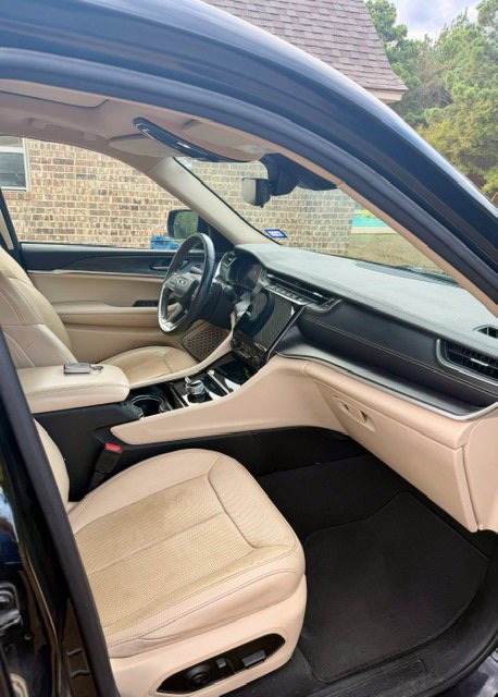 Used 2021 Jeep Grand Cherokee L Limited w/ Luxury Tech Group II AWD/4WD image 16