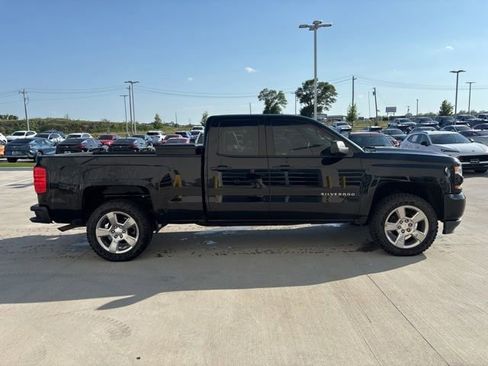 Used 2017 Chevrolet Silverado 1500 Custom w/ Custom Convenience Package RWD image 2