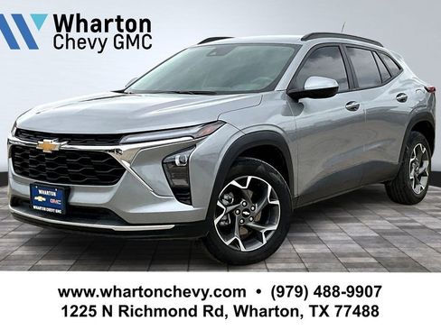 Used 2025 Chevrolet Trax LT w/ Driver Confidence Package FWD image 1