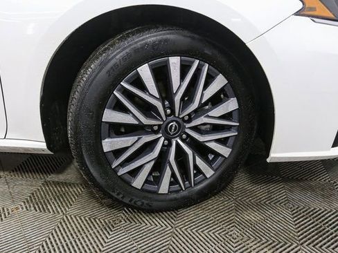 Used 2025 Nissan Altima 2.5 SV image 13