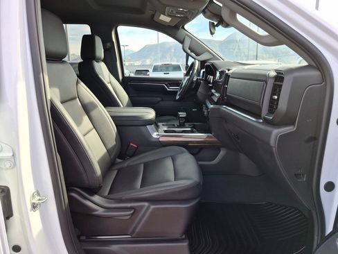 Used 2026 Chevrolet Silverado 1500 LT Trail Boss w/ Convenience Package II AWD/4WD image 31