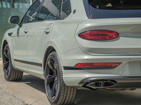 New 2025 Bentley Bentayga Extended Wheelbase image 14
