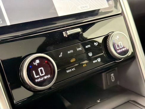 New 2026 Land Rover Discovery S AWD/4WD image 16