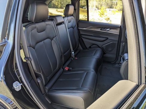 New 2025 Jeep Grand Cherokee Limited w/ Black Appearance Package image 44