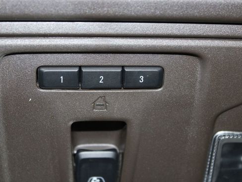 Used 2022 Chevrolet Silverado 1500 LTZ AWD/4WD image 37