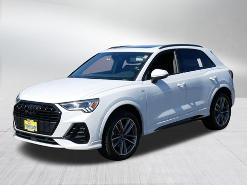 Used 2023 Audi Q3 2.0T Premium Plus w/ Premium Plus Package AWD/4WD image 3