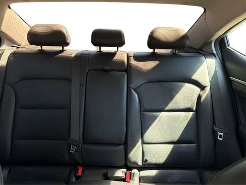 Used 2017 Hyundai Elantra Limited w/ Limited Tech Package 08 image 16