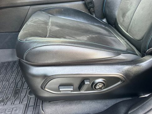 Used 2023 Jeep Grand Cherokee Trailhawk image 13