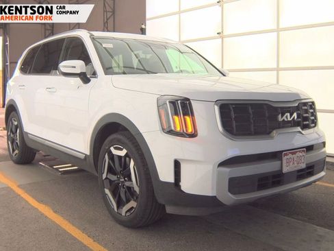 Used 2025 Kia Telluride S image 2