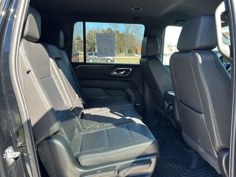Used 2024 Chevrolet Suburban LT image 20