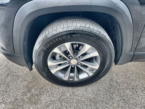 Used 2025 Chevrolet Equinox LT w/ Convenience Package II image 32