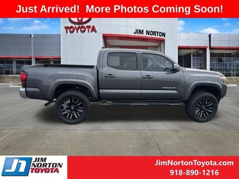 Used 2018 Toyota Tacoma SR5 image 7