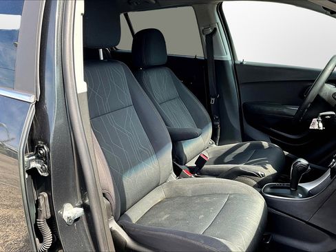 Used 2019 Chevrolet Trax LT image 7